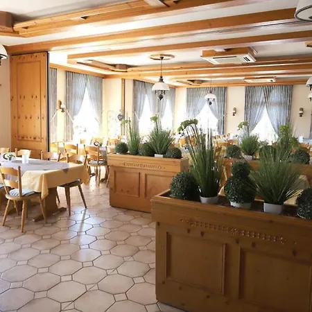 Rhoenblick Hotel *